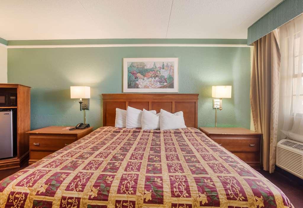 Bhagat Hotels Stone Mountain Atlanta BW Signature Collection Tucker Room photo
